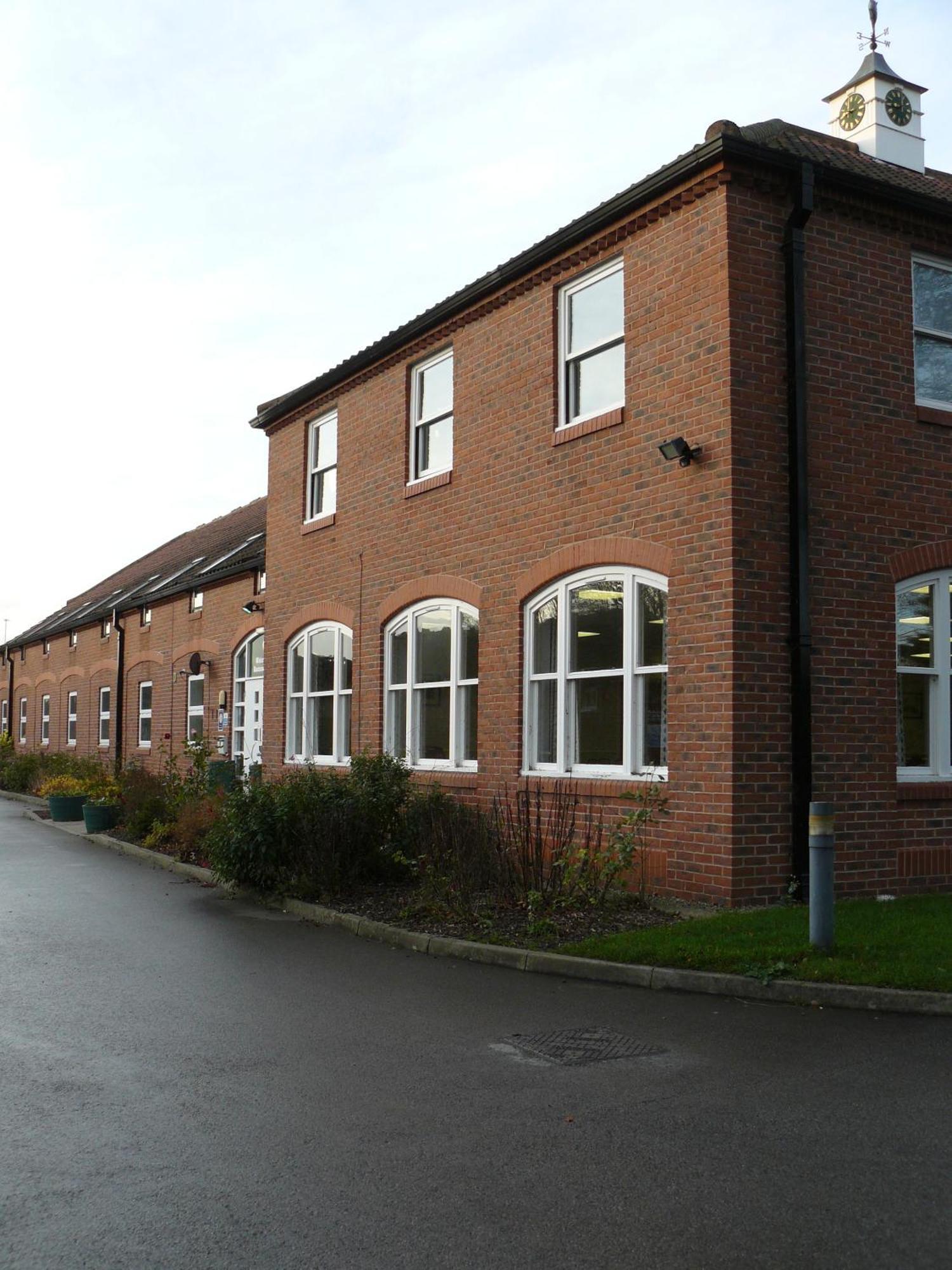 Отель Stableside At York Racecourse Экстерьер фото